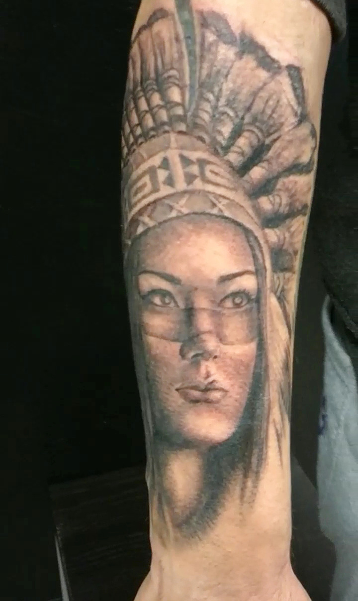 Tatuaggio ornamental realizzato da Tattoo Ink Bergamo